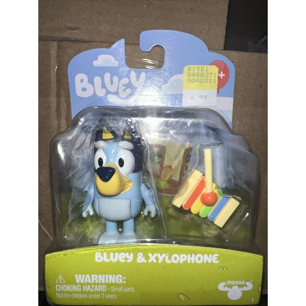 Moose Toys Bluey   2.5 inch Action Figure  Bluey & Xylophone